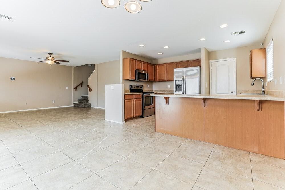 1435 E Pryor Rd - Photo 5 of 17