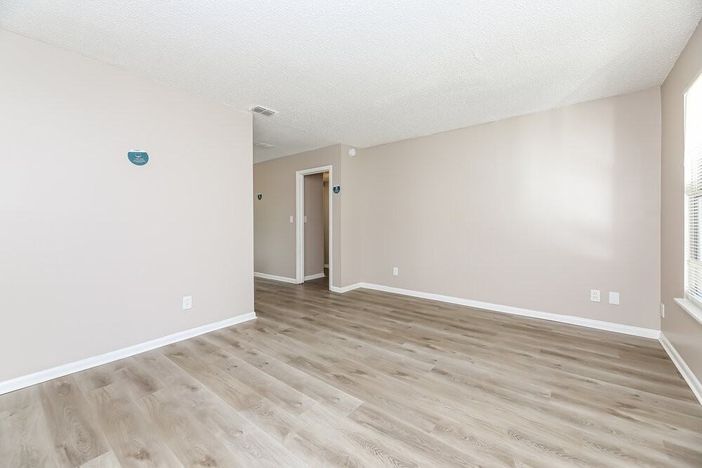 1104 Le Brun Dr - Photo 5 of 16