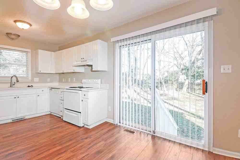 5513 Lake Garden Ct - Photo 6 of 16