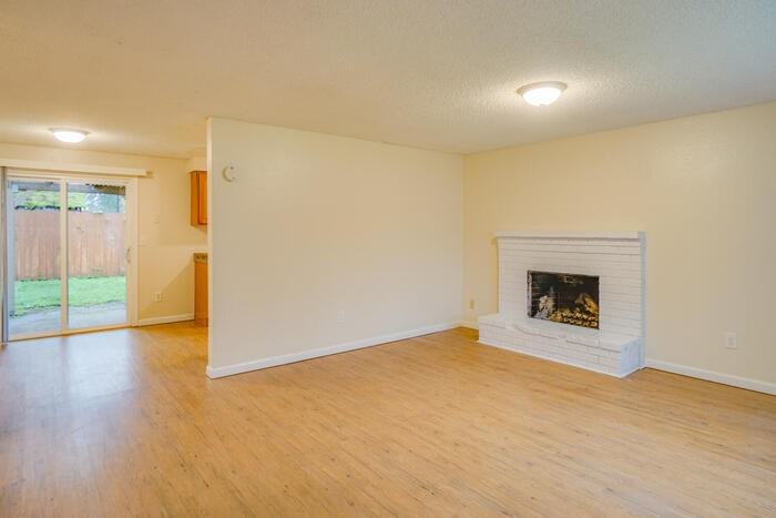 13817 Ne 35th Cir - Photo 5 of 33