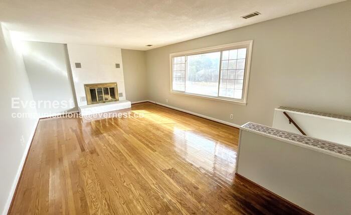 1307 Brockton Dr - Photo 4 of 27