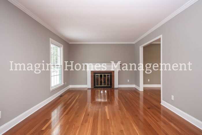 2575 Easthaven Drive - Photo 3 of 16