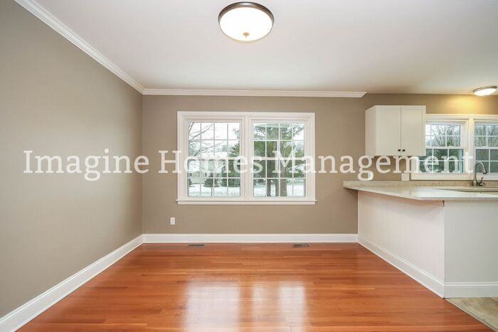 2575 Easthaven Drive - Photo 4 of 16