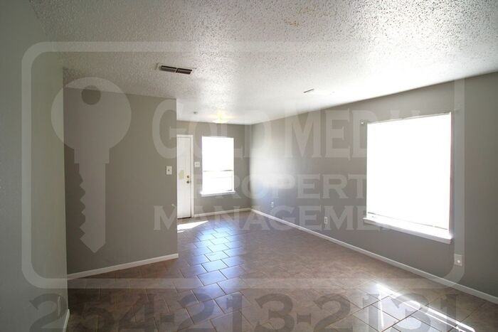 2302 Hunt Dr #B - Photo 4 of 17