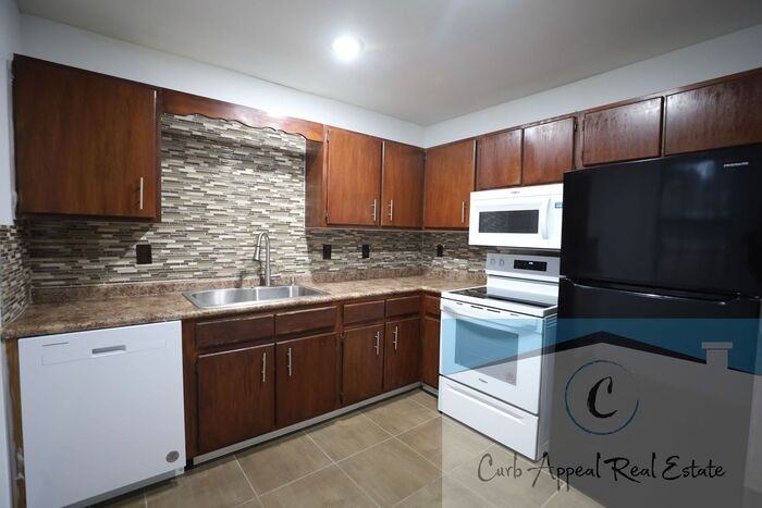 402 Garrett St - Photo 3 of 11