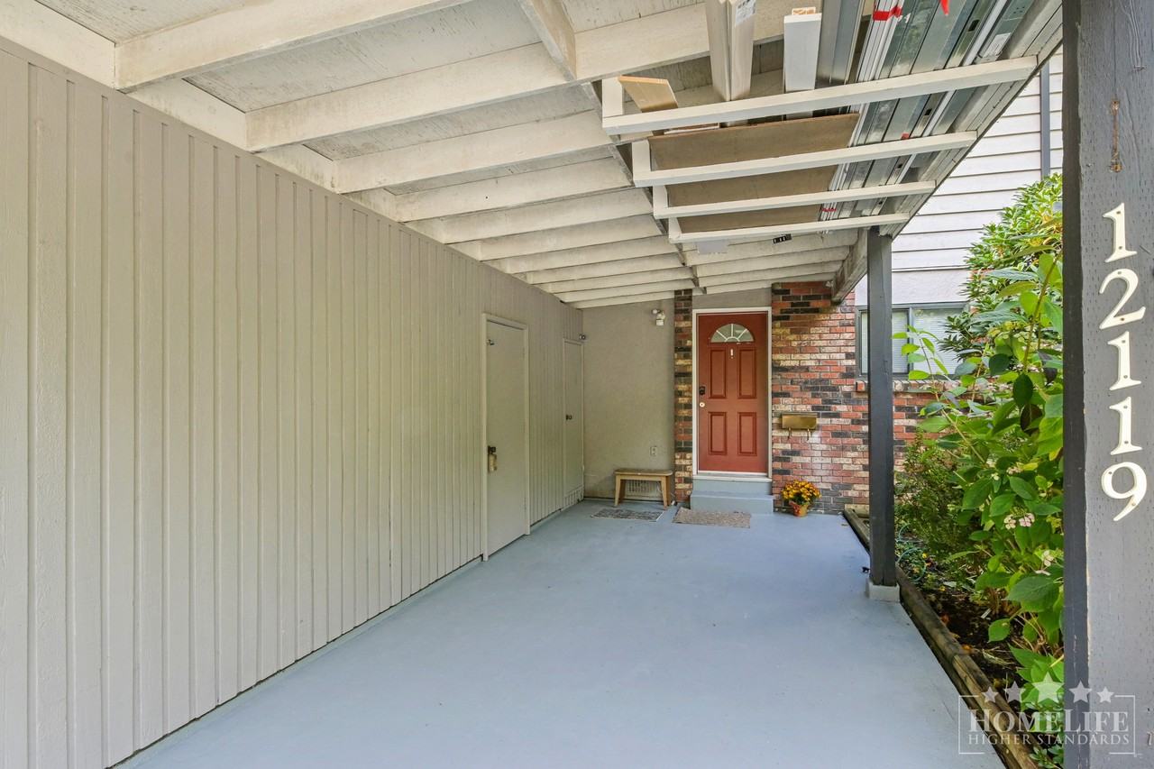 12119 Schmidt Crescent - Photo 3 of 24