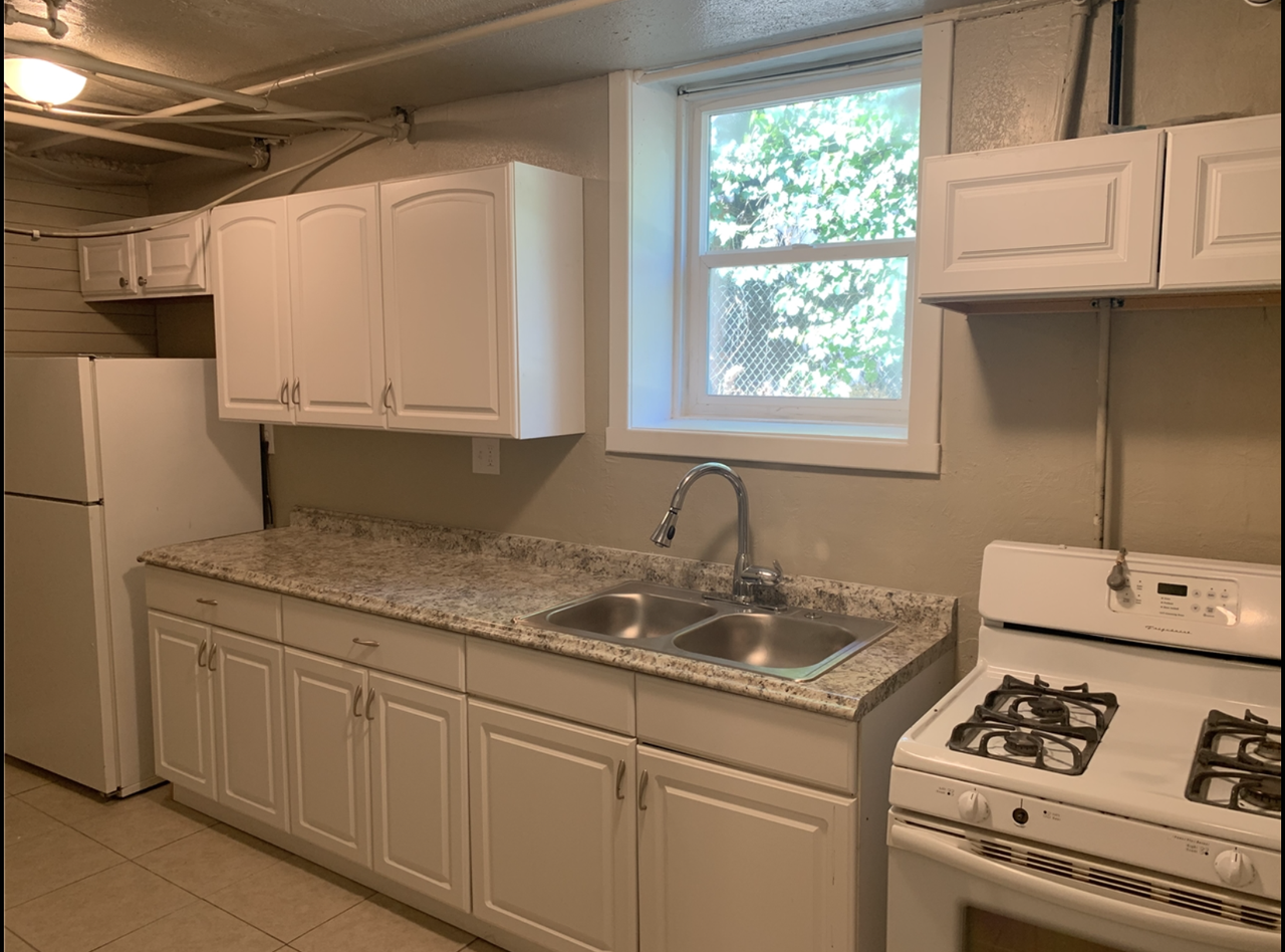 574 28th St. #4 - Photo 3 of 14