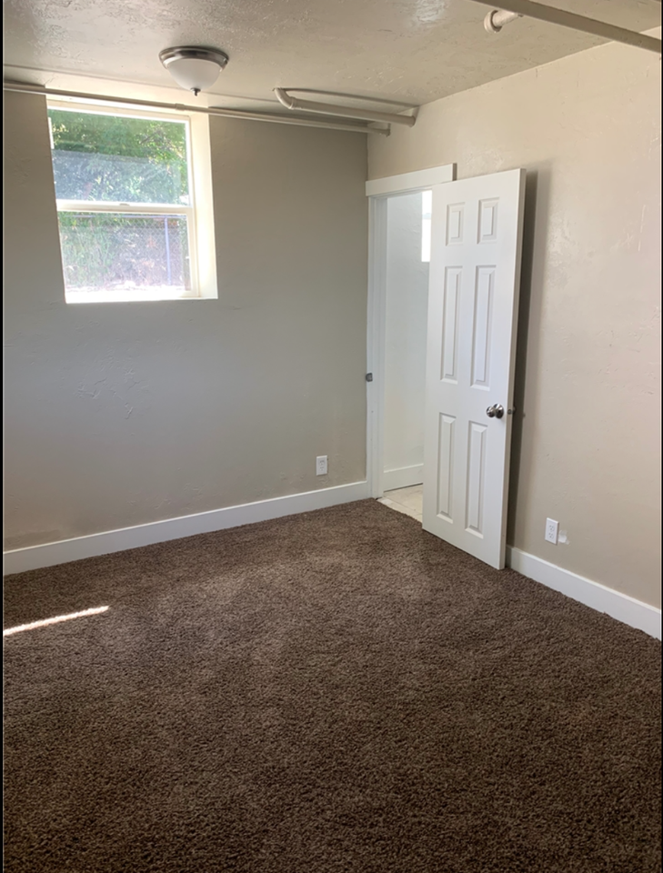 574 28th St. #4 - Photo 6 of 14