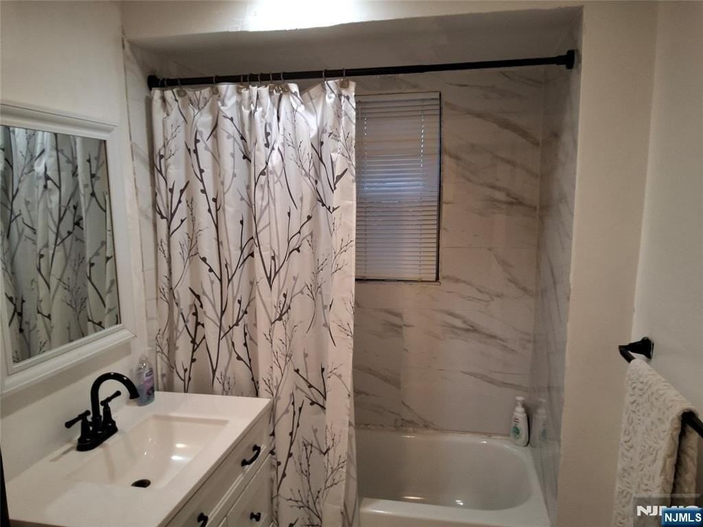 75 Macarthur Ave - Photo 3 of 7