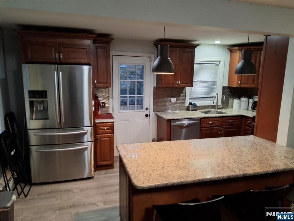 75 Macarthur Ave - Photo 4 of 7