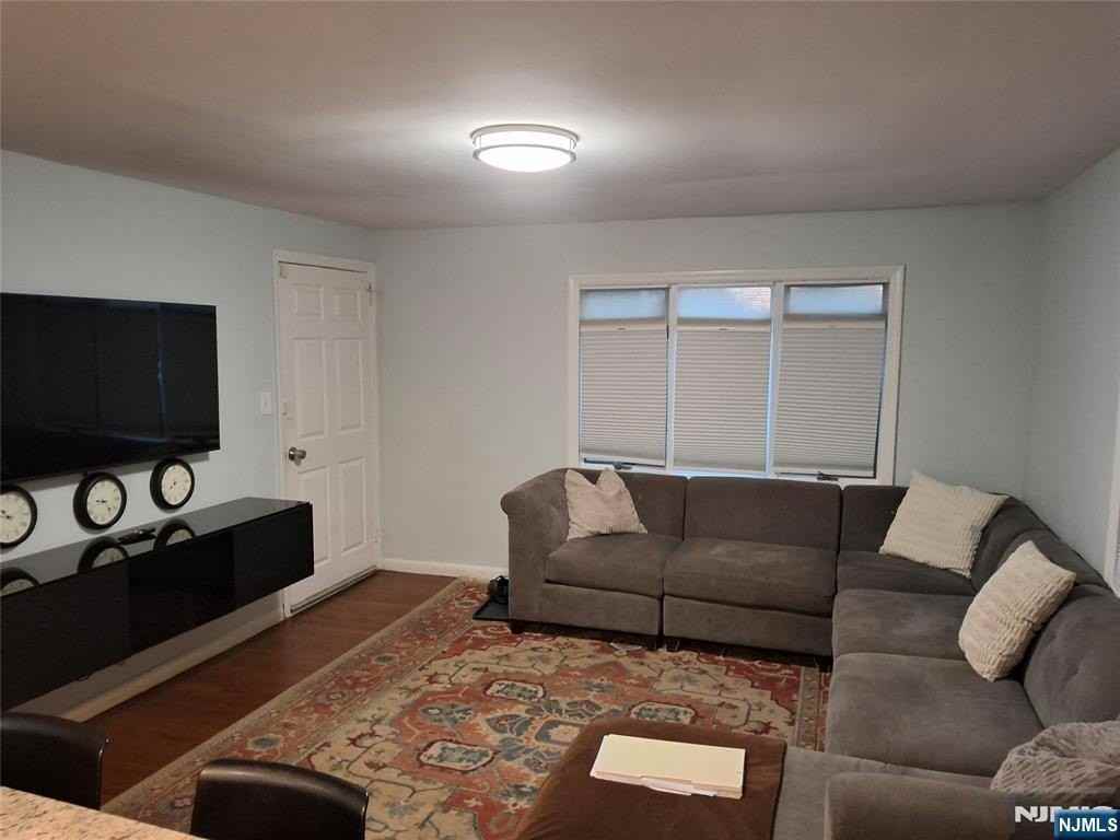 75 Macarthur Ave - Photo 5 of 7