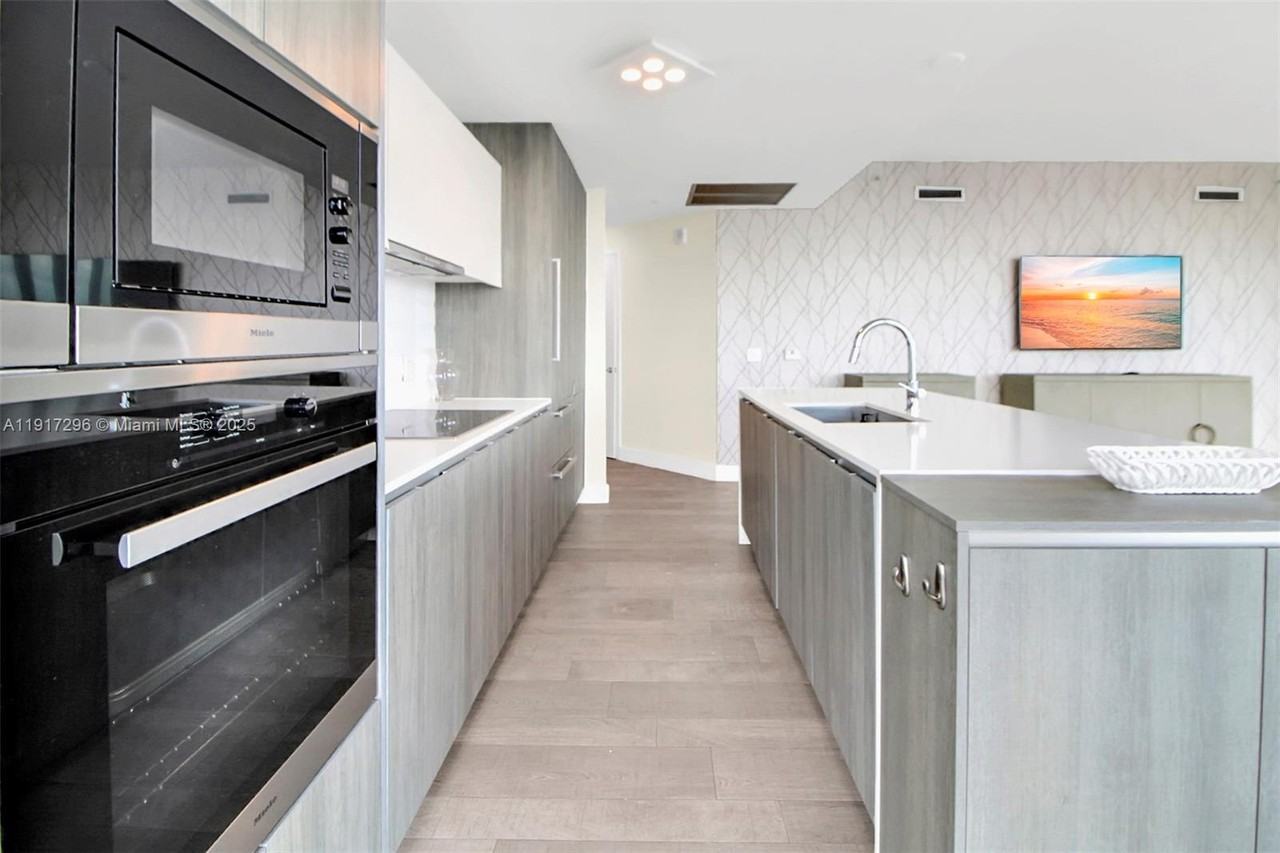 NE 29th St & Biscayne Blvd - Photo 6 of 26