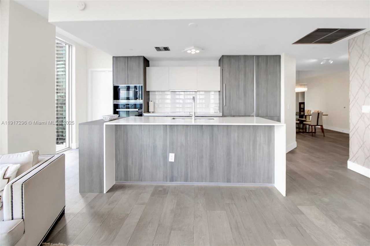 NE 29th St & Biscayne Blvd - Photo 4 of 26