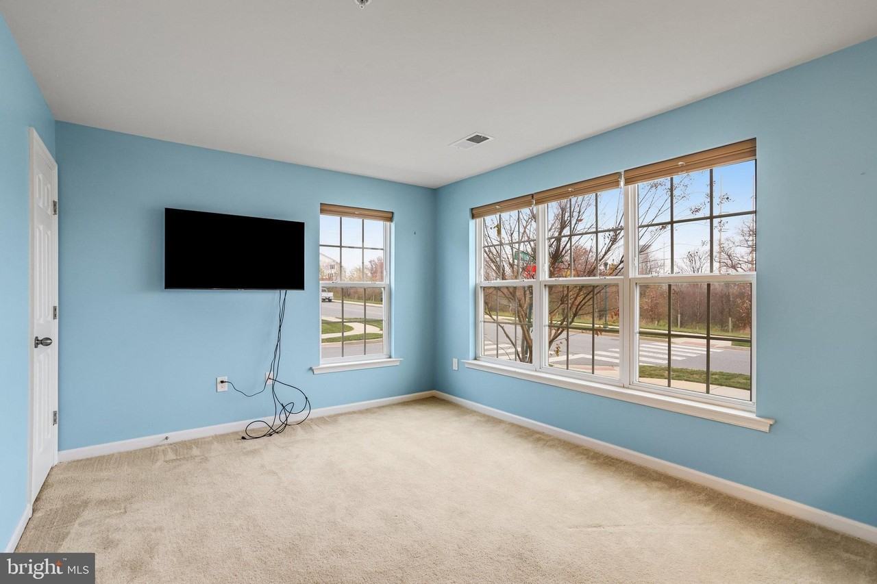 5918 Jefferson Commons Way - Photo 5 of 39