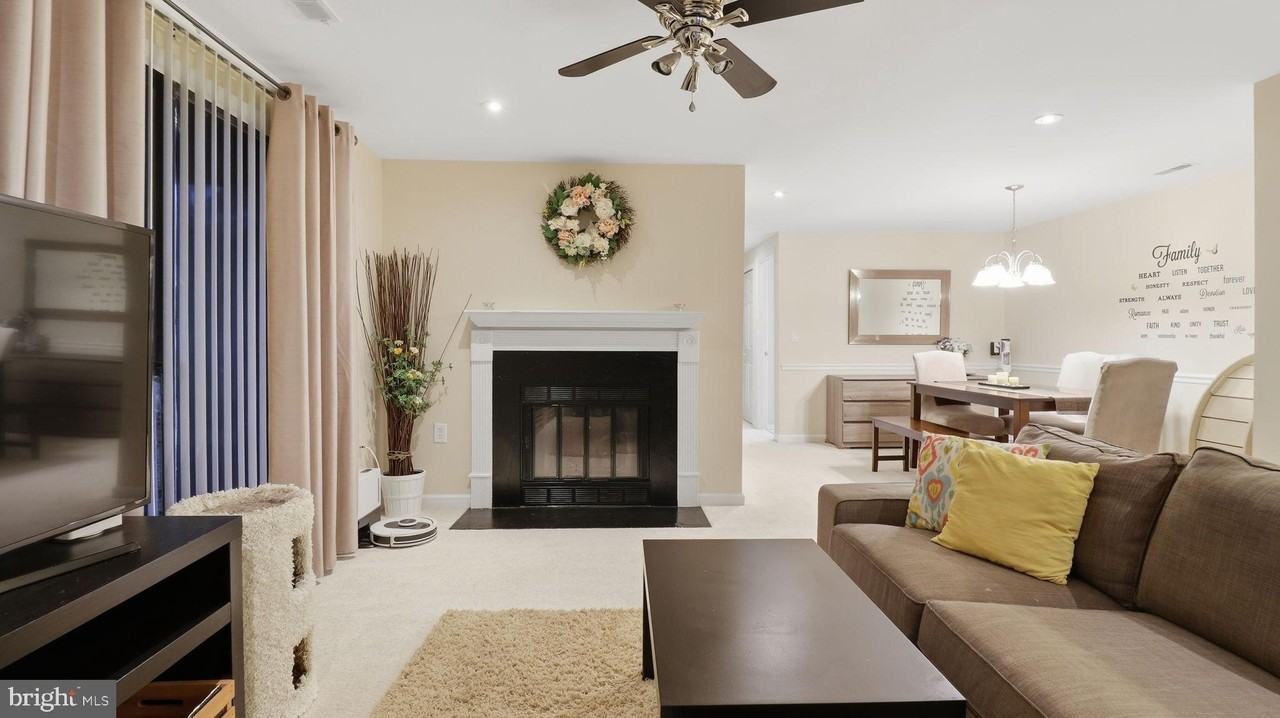 13201 Chalet Pl Unit 9-202 #9-202 - Photo 5 of 28