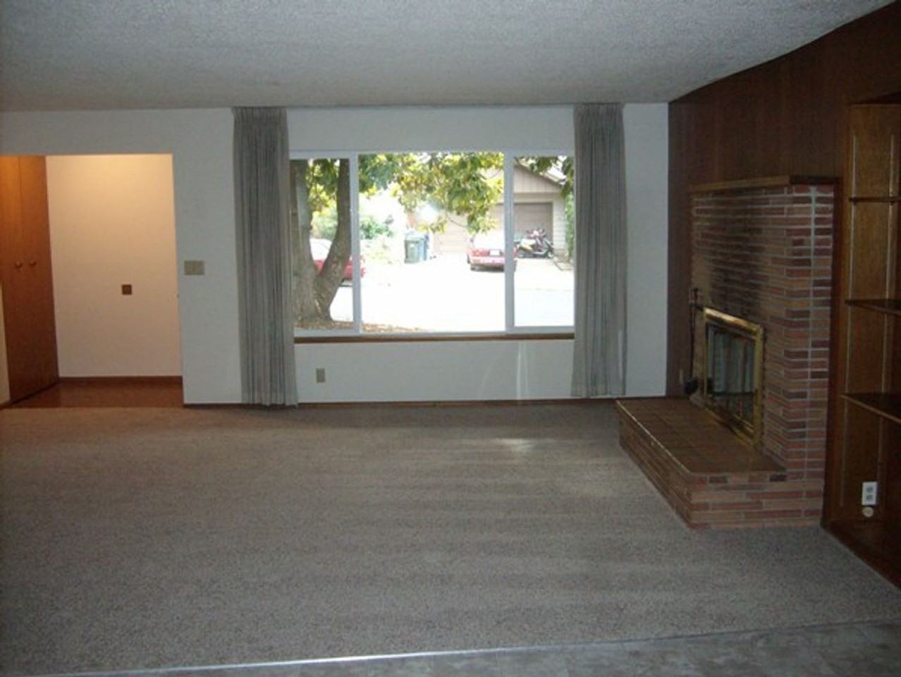 315 East 34th Place - Photo 4 of 16