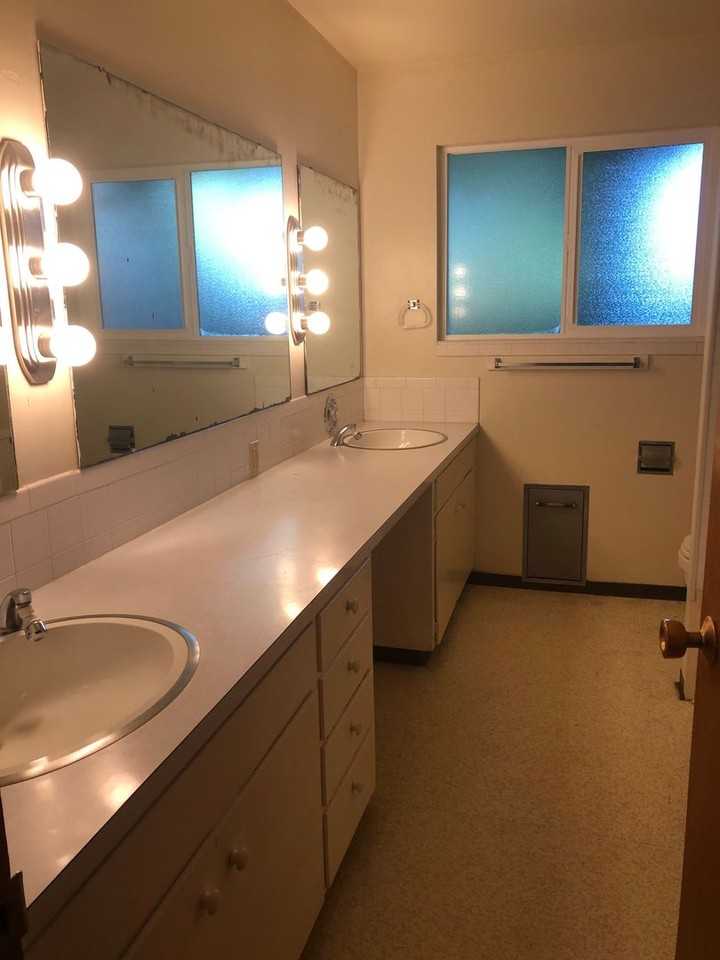 315 East 34th Place - Photo 6 of 16