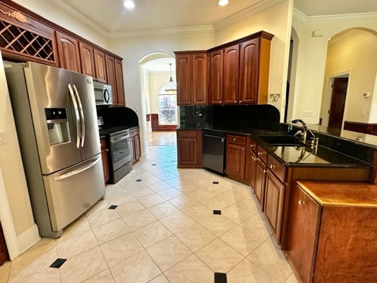 3905 Dumfries Ct - Photo 6 of 35