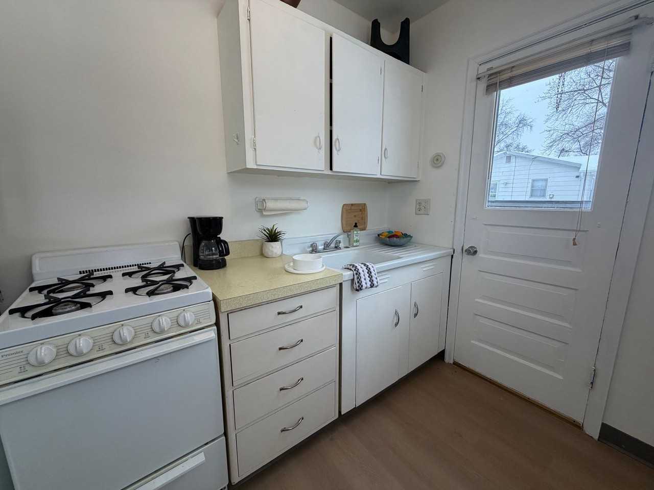 205 Janney Ave - Photo 6 of 16