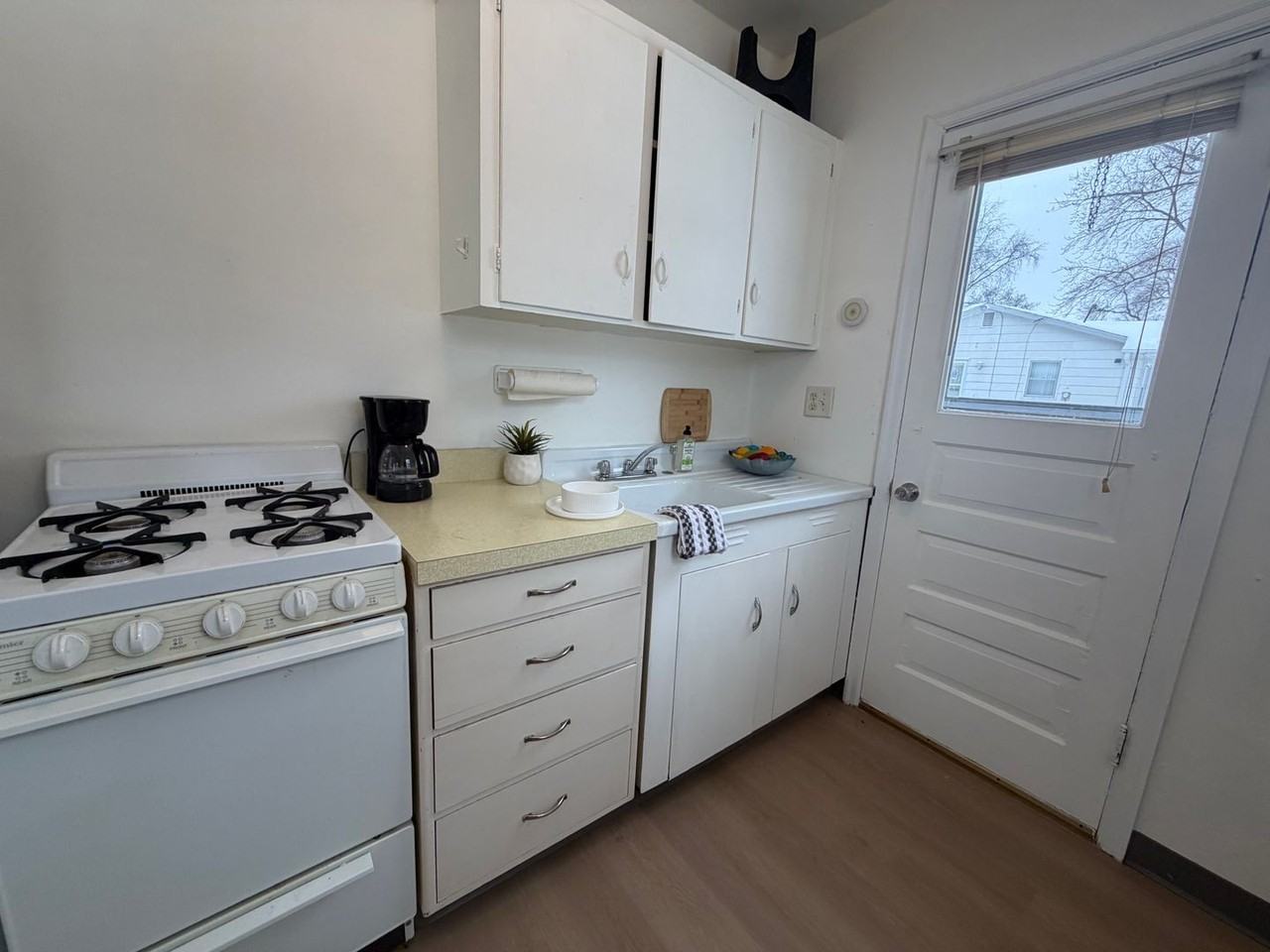 205 Janney Ave - Photo 7 of 16