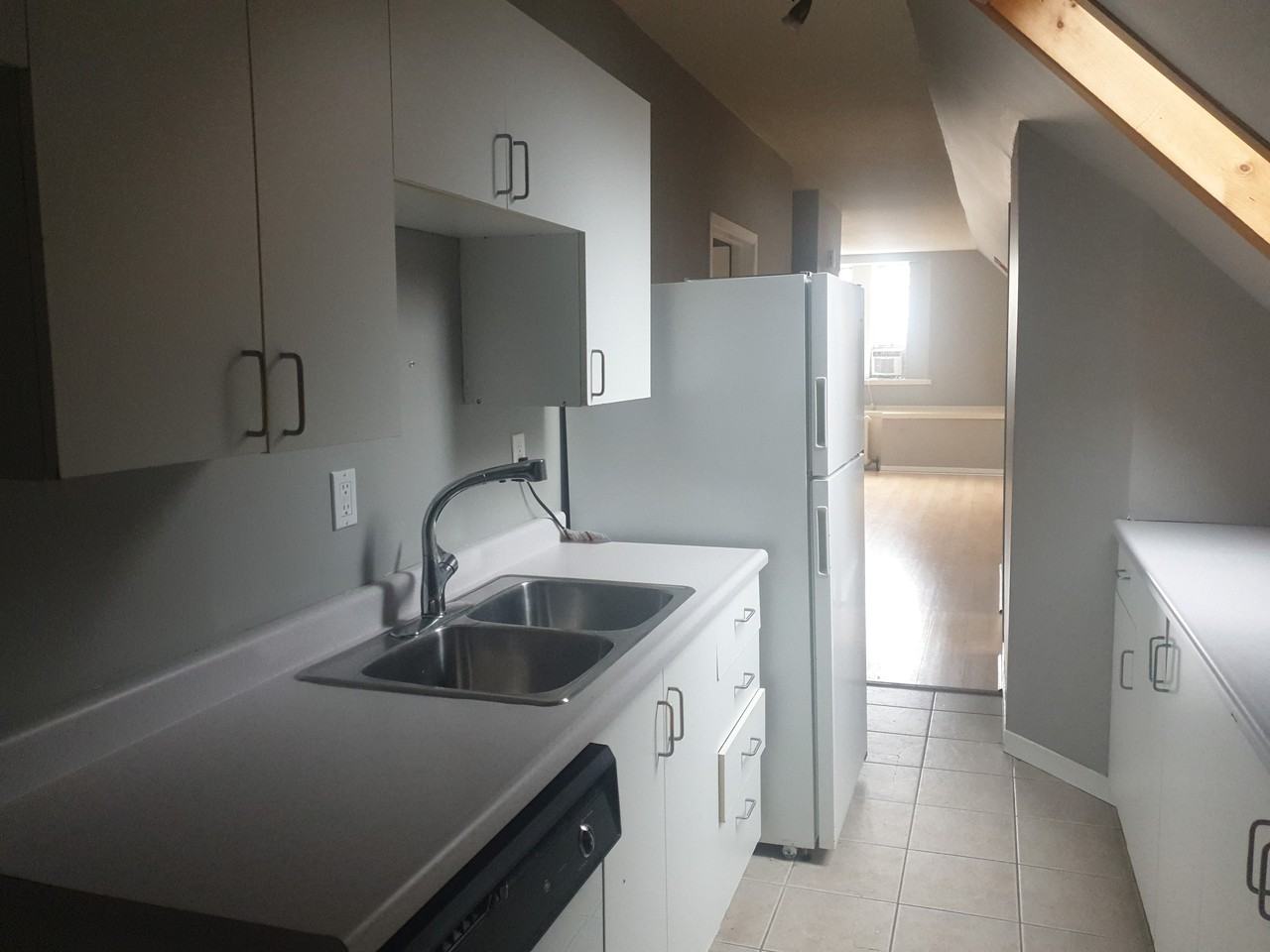 571 Queens Avenue #5 - Photo 5 of 11