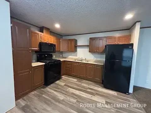 2314 Cascade Ave - Photo 3 of 9