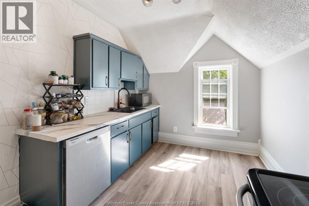 31 Adelaide Street North #2 - Photo 3 of 15