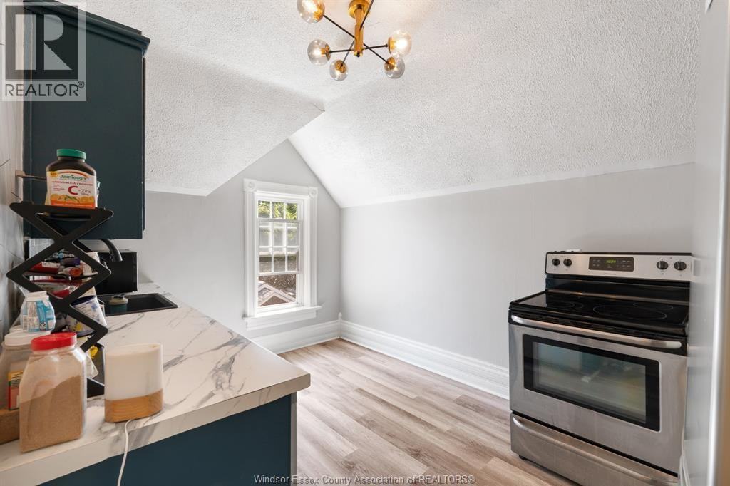 31 Adelaide Street North #2 - Photo 4 of 15