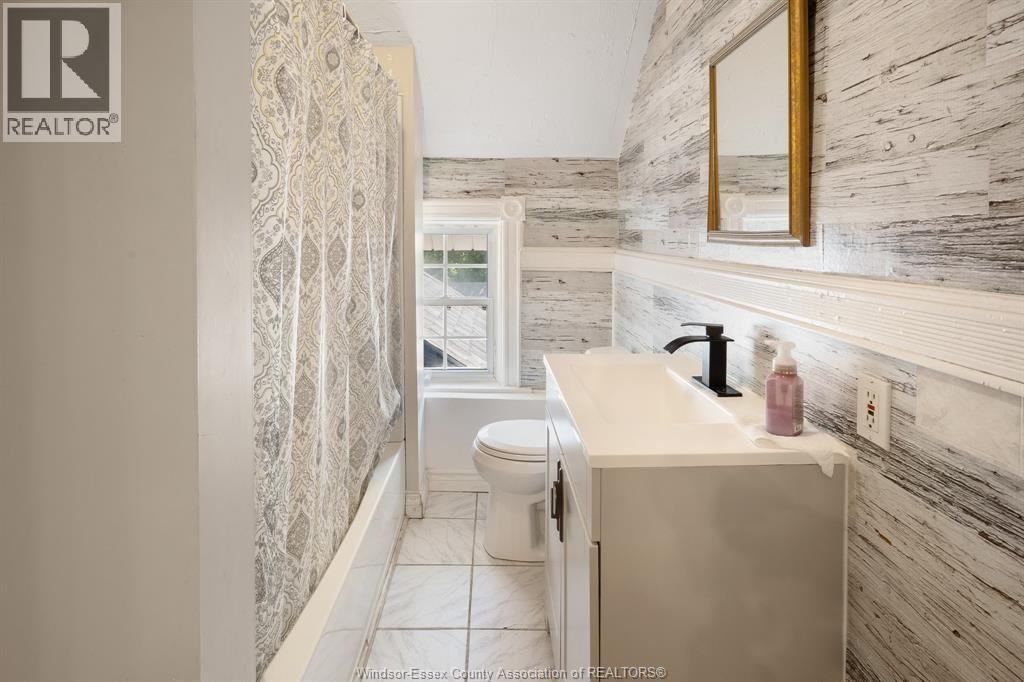 31 Adelaide Street North #2 - Photo 6 of 15