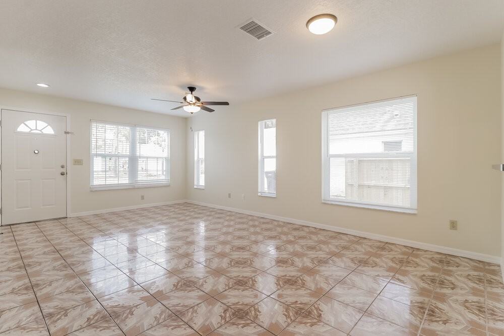 9474 Chandon Dr - Photo 5 of 17