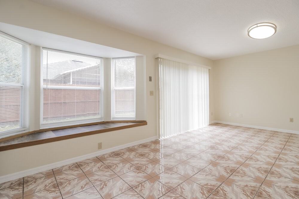 9474 Chandon Dr - Photo 6 of 17