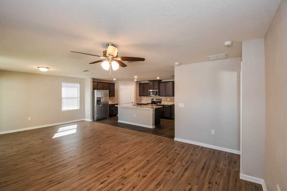 2226 Pebble Point Dr - Photo 4 of 16