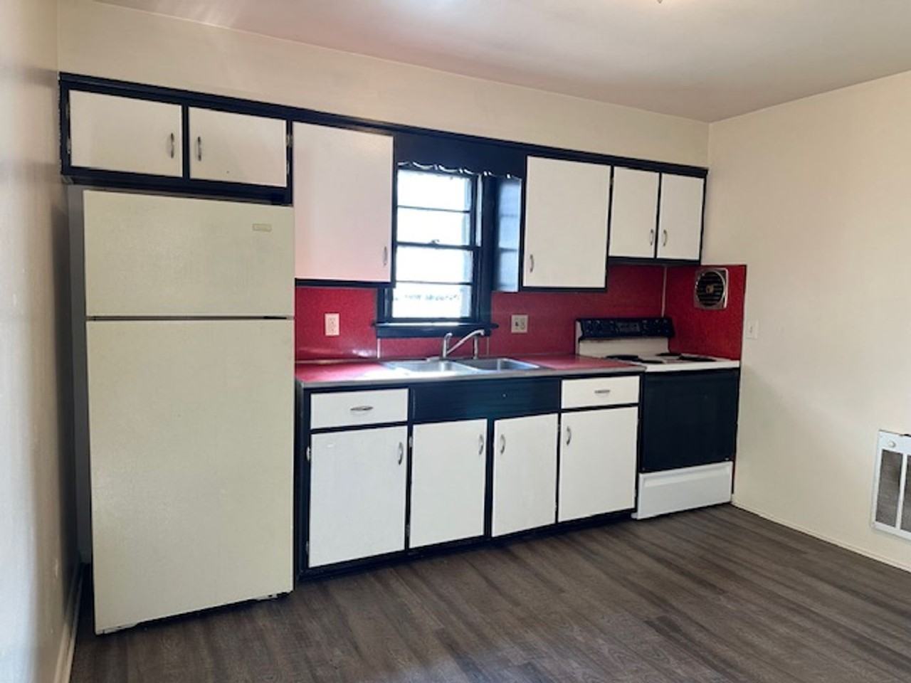 362 Mulberry St - Photo 2 of 7