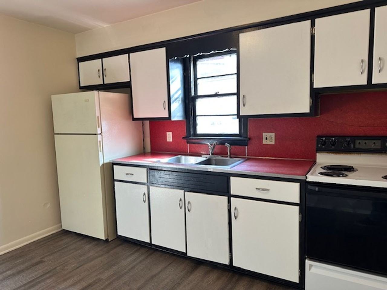 362 Mulberry St - Photo 3 of 7