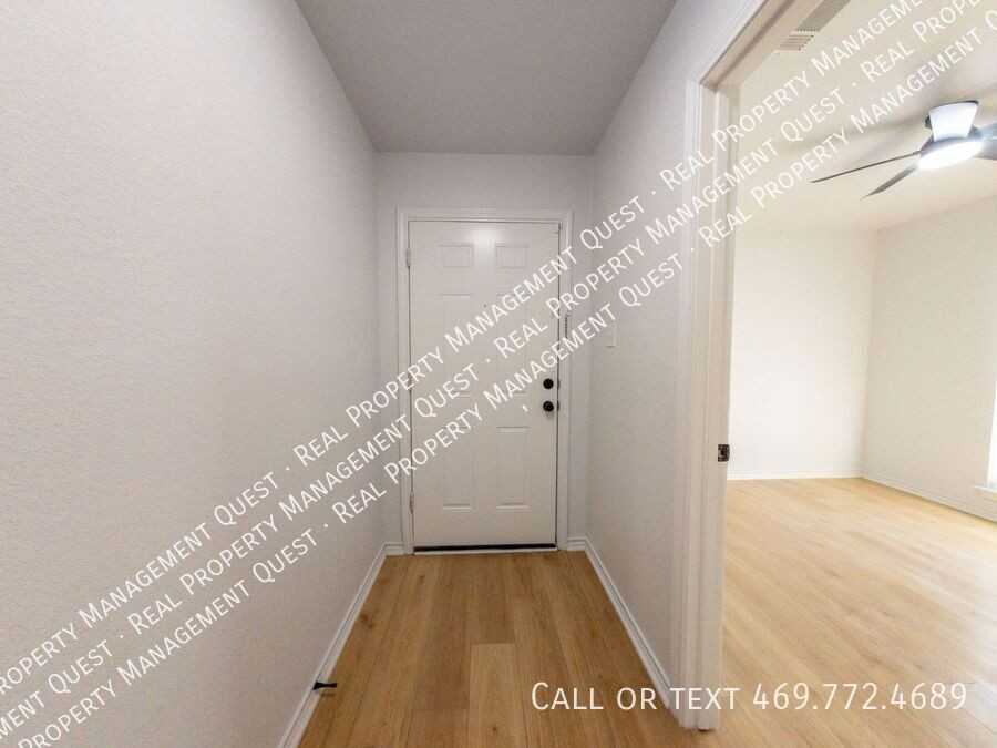 1224 Mockingbird Lane - Photo 3 of 16