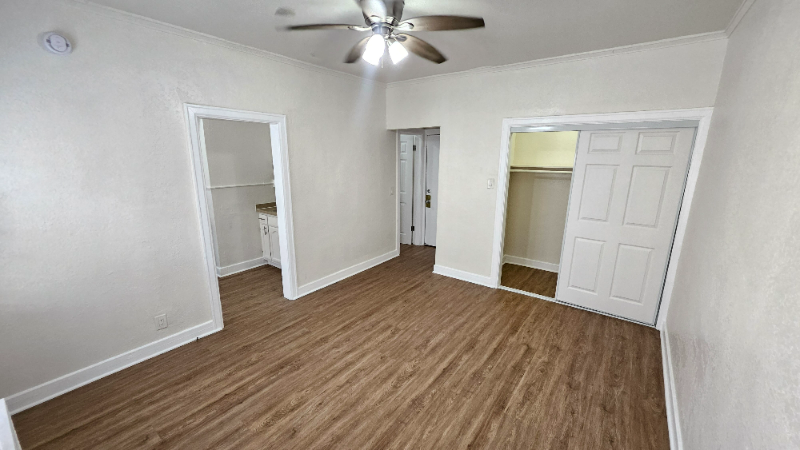 1185 East Vernon Avenue #17 - Photo 5 of 14