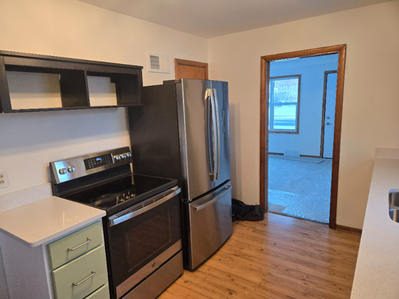 301 W 2nd St - Photo 6 of 19