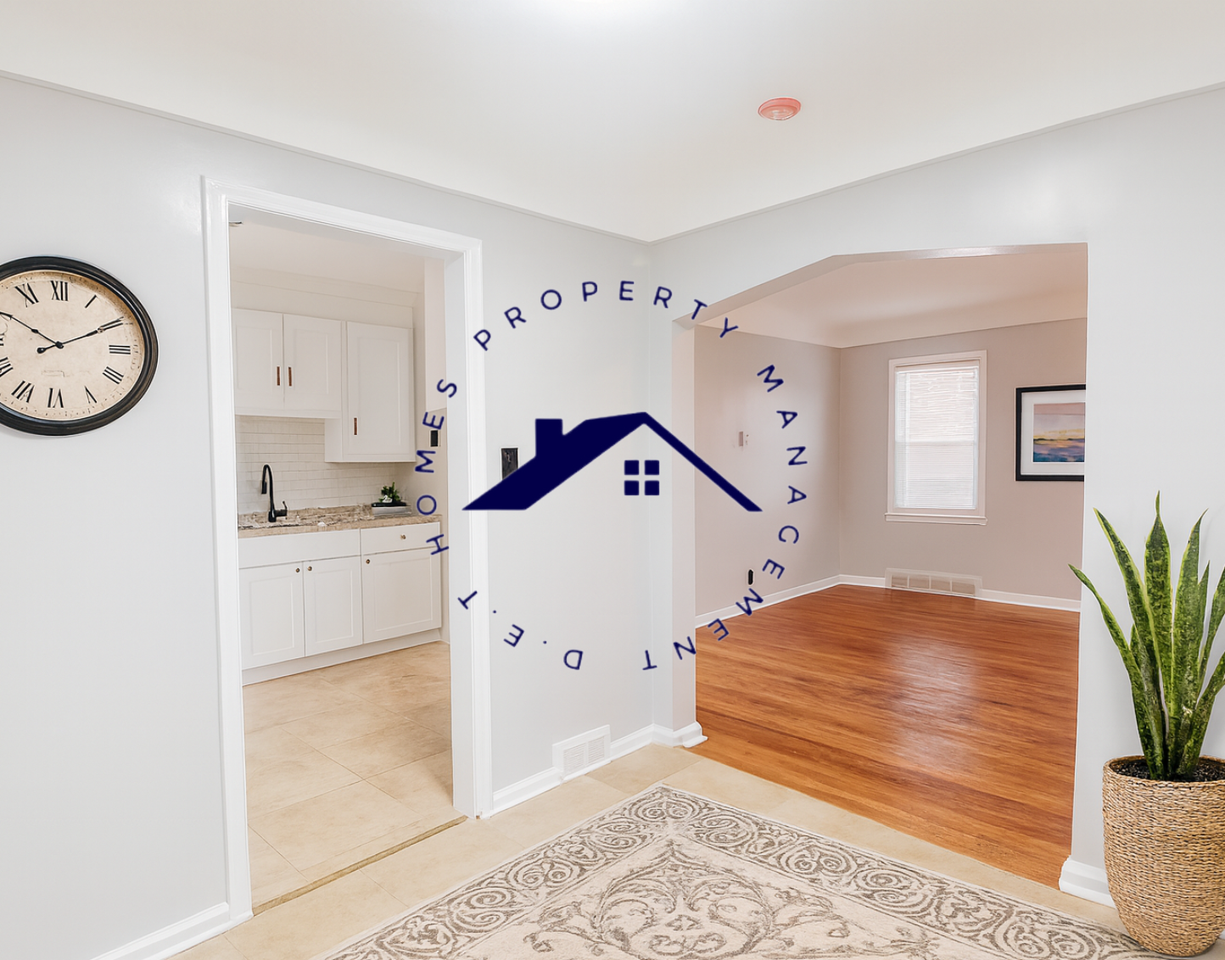 11081 Lakepointe St - Photo 6 of 25