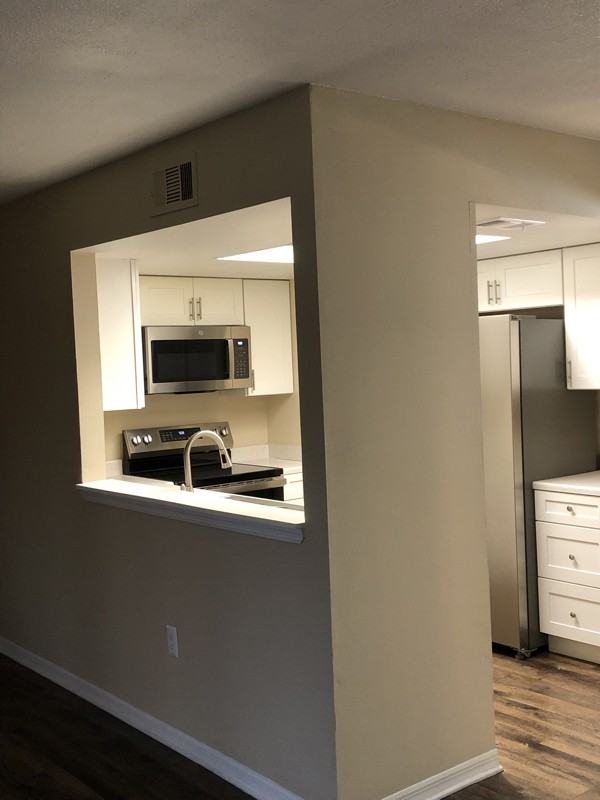 1076 Ellen Ct - Photo 2 of 27