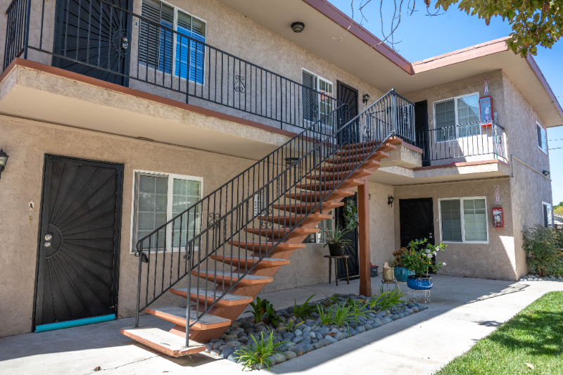 239 G St #B - Photo 2 of 17