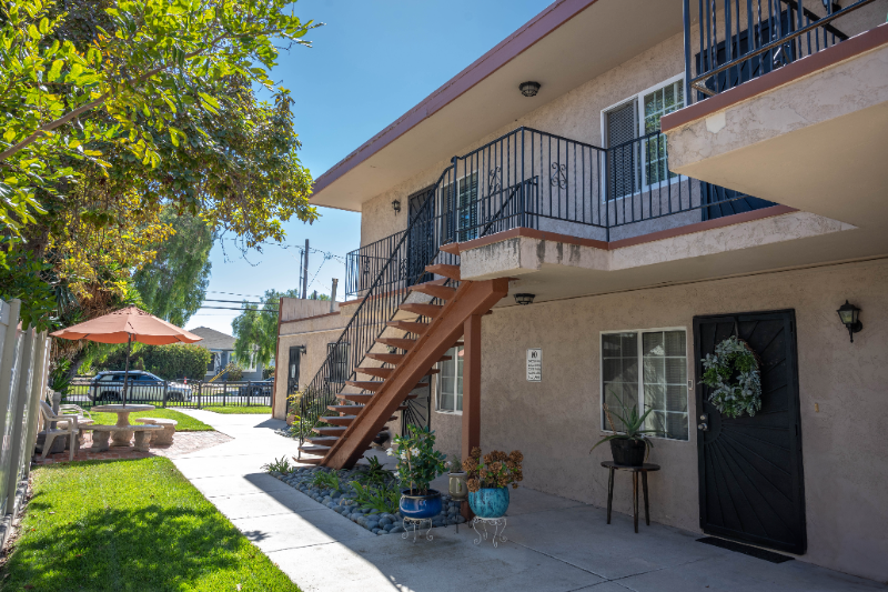 239 G St #B - Photo 3 of 17