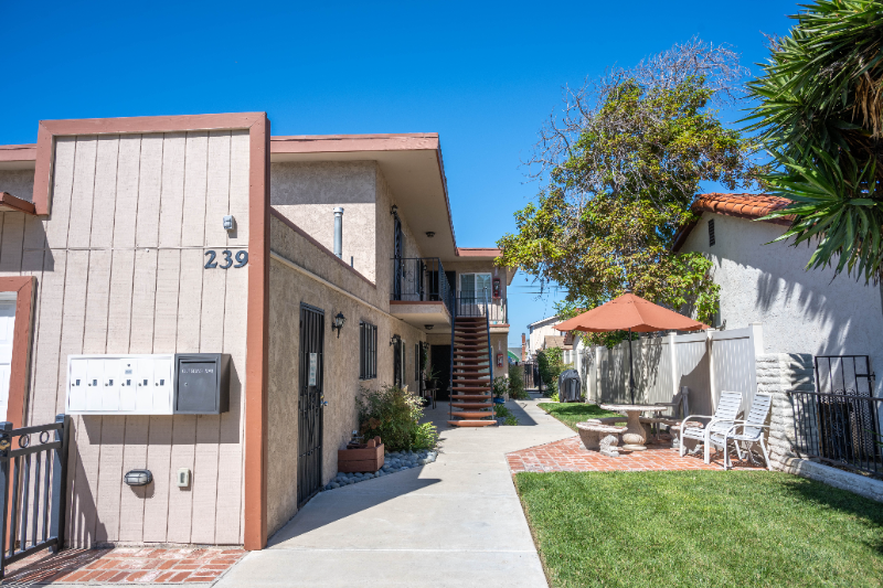 239 G St #B - Photo 4 of 17