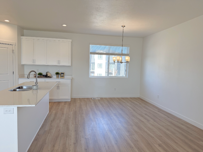 548 S 900 W - Photo 3 of 17