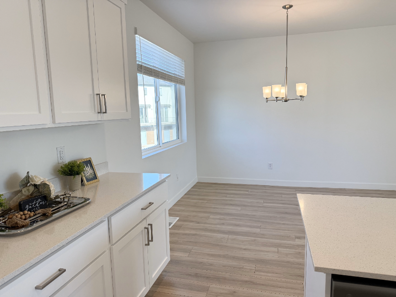 548 S 900 W - Photo 5 of 17