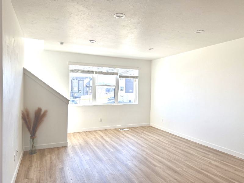 548 S 900 W - Photo 6 of 17