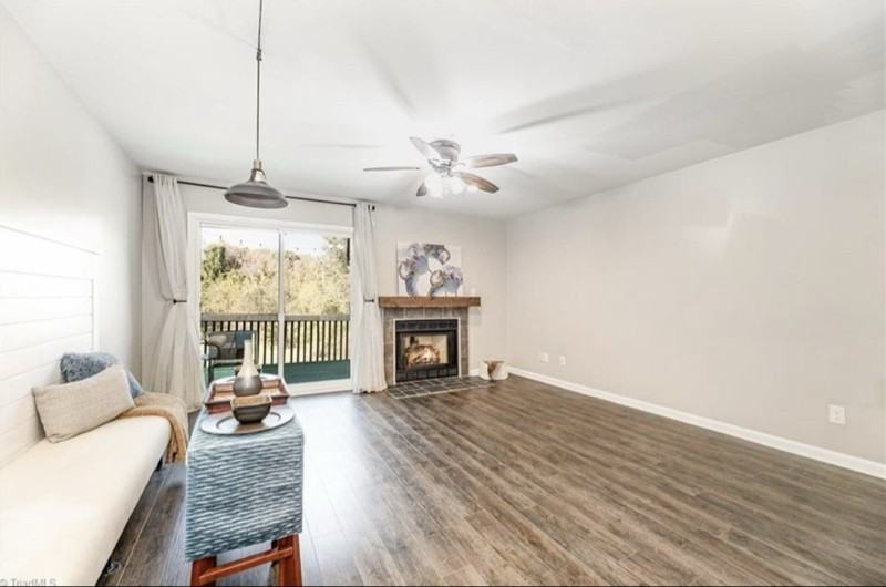 1074 Hickory Glen Rd - Photo 3 of 13