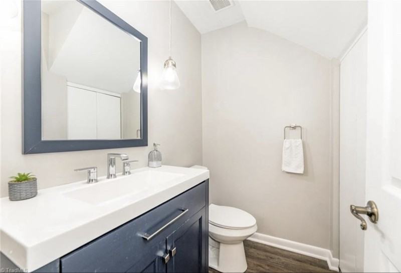 1074 Hickory Glen Rd - Photo 5 of 13