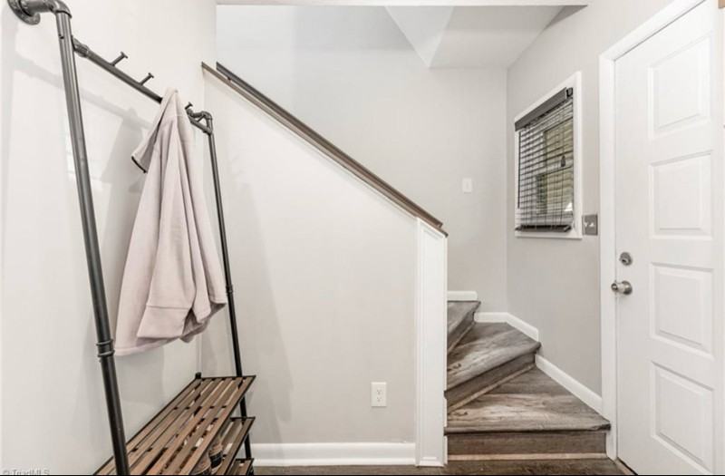 1074 Hickory Glen Rd - Photo 6 of 13