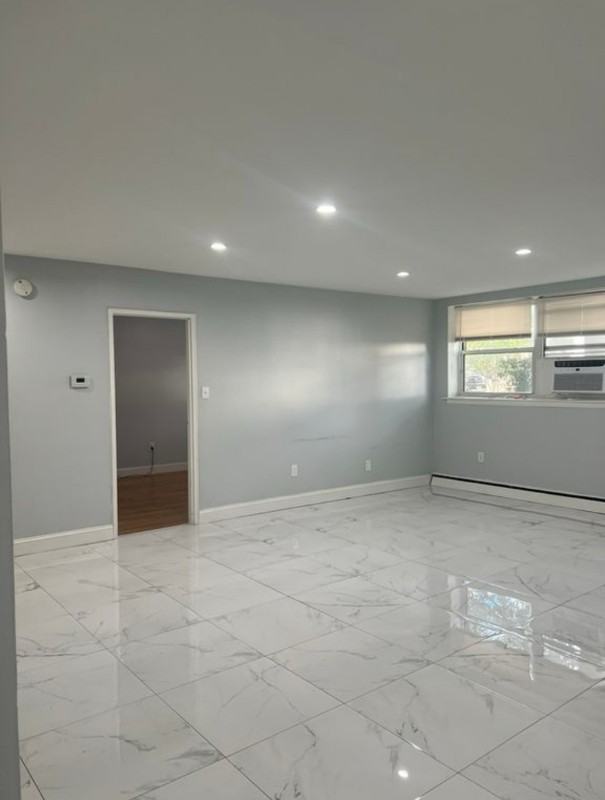 311 Westfield Avenue East - Photo 3 of 10