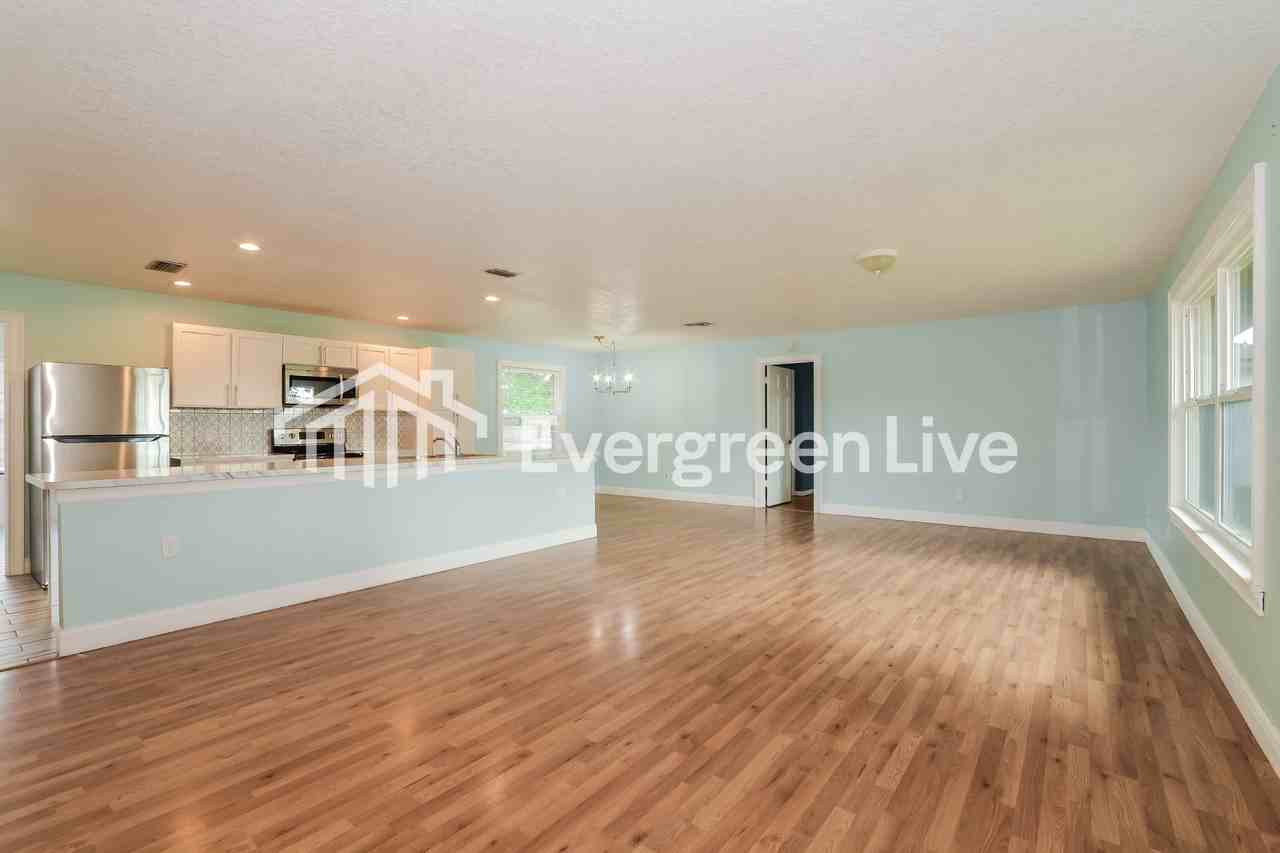 936 Abagail Dr - Photo 4 of 16